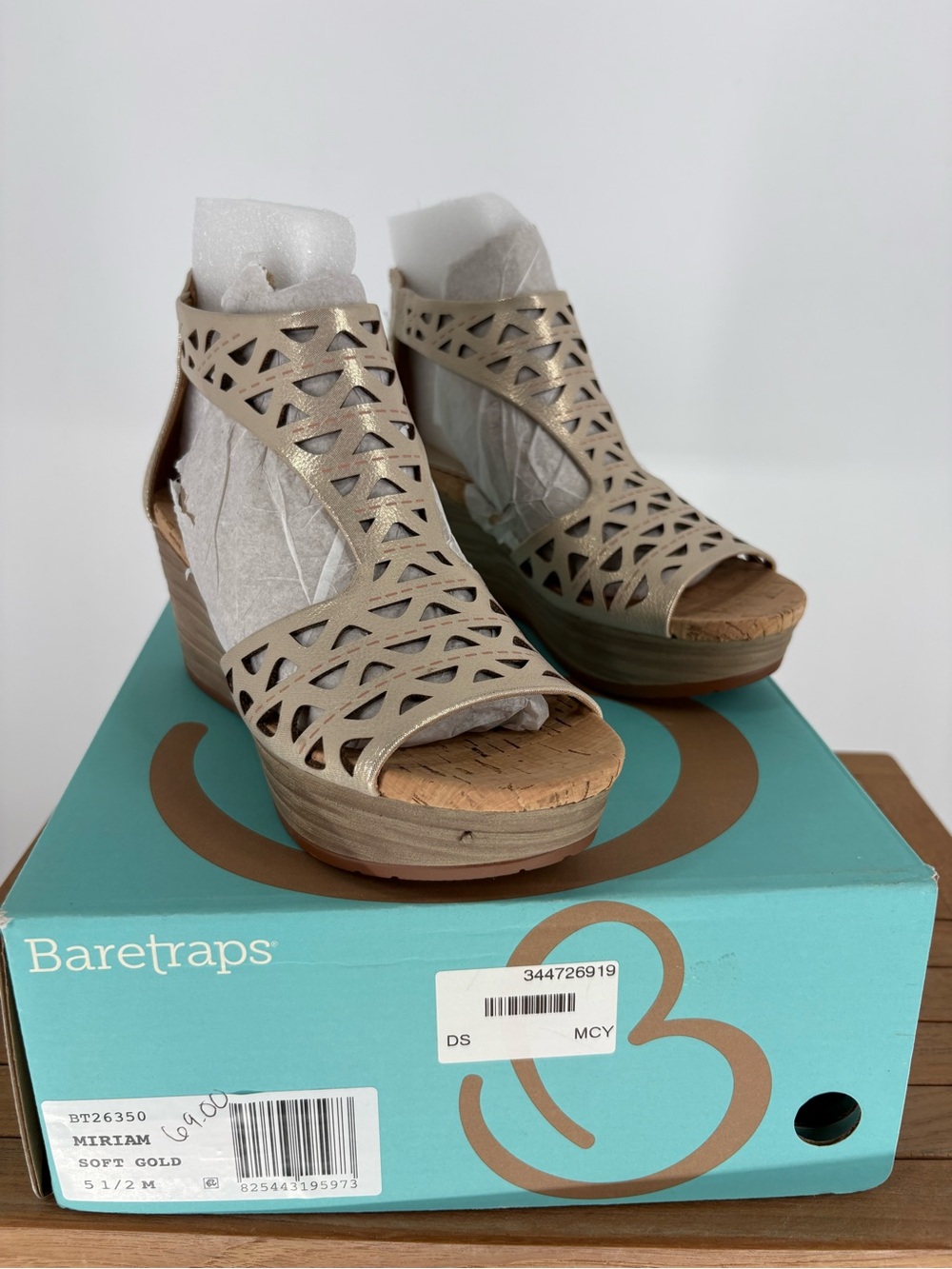 New womenβs Baretraps Miriam Soft Gold Cutout Wedge Sandals size 5.5 M